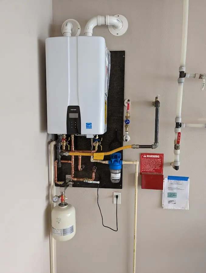 Professional plumber installing copper piping in a Murphysboro home